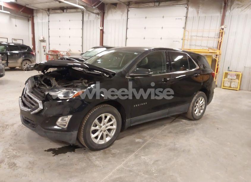 Photo 2 of 2018 Chevrolet Equinox LT (VIN 2GNAXJEV5J6252627)