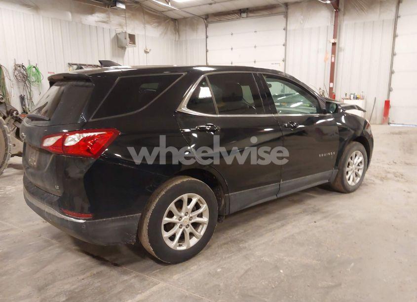 Photo 4 of 2018 Chevrolet Equinox LT (VIN 2GNAXJEV5J6252627)