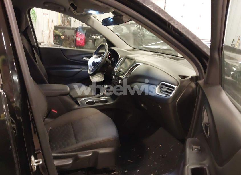 Photo 5 of 2018 Chevrolet Equinox LT (VIN 2GNAXJEV5J6252627)