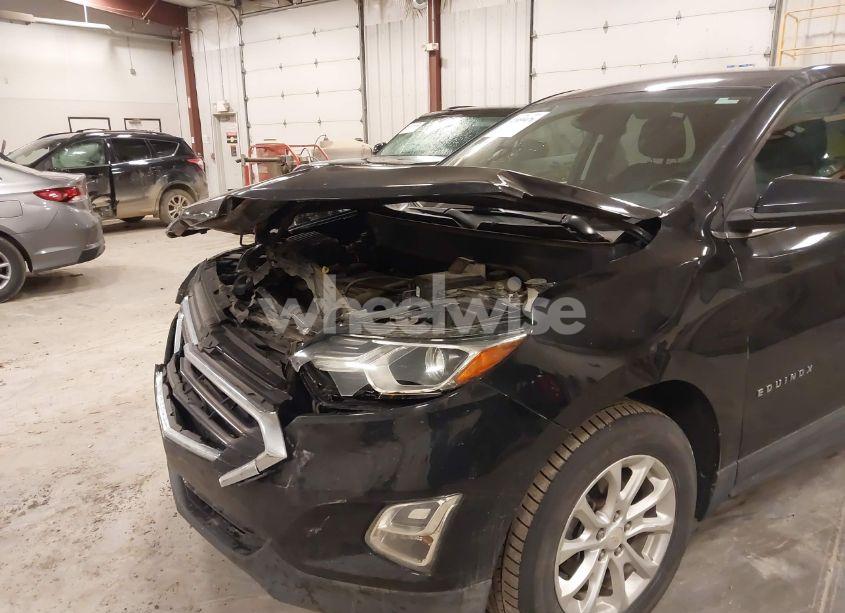Photo 6 of 2018 Chevrolet Equinox LT (VIN 2GNAXJEV5J6252627)