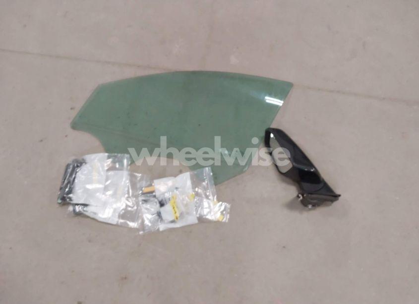 Photo 12 of 2018 Chevrolet Equinox LT (VIN 2GNAXJEV5J6286888)