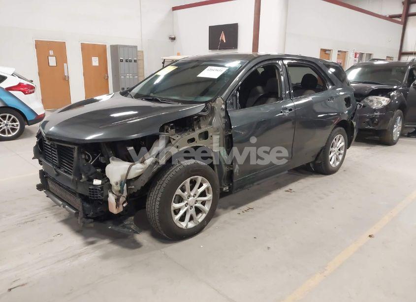 Photo 2 of 2018 Chevrolet Equinox LT (VIN 2GNAXJEV5J6286888)