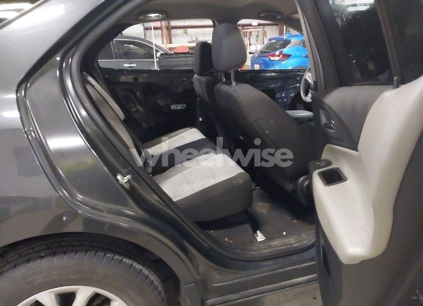 Photo 8 of 2018 Chevrolet Equinox LT (VIN 2GNAXJEV5J6286888)