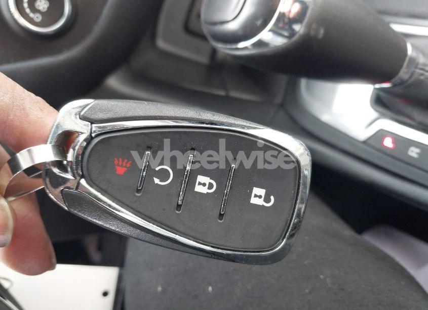 Photo 11 of 2018 Chevrolet Equinox LT (VIN 2GNAXJEV5J6303575)