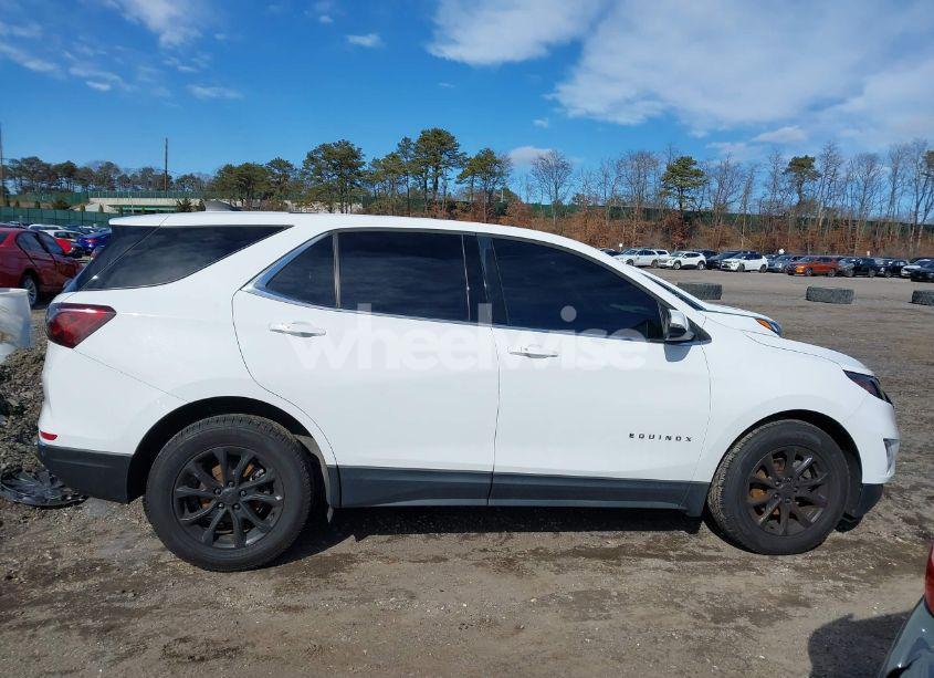 Photo 13 of 2018 Chevrolet Equinox LT (VIN 2GNAXJEV5J6322661)