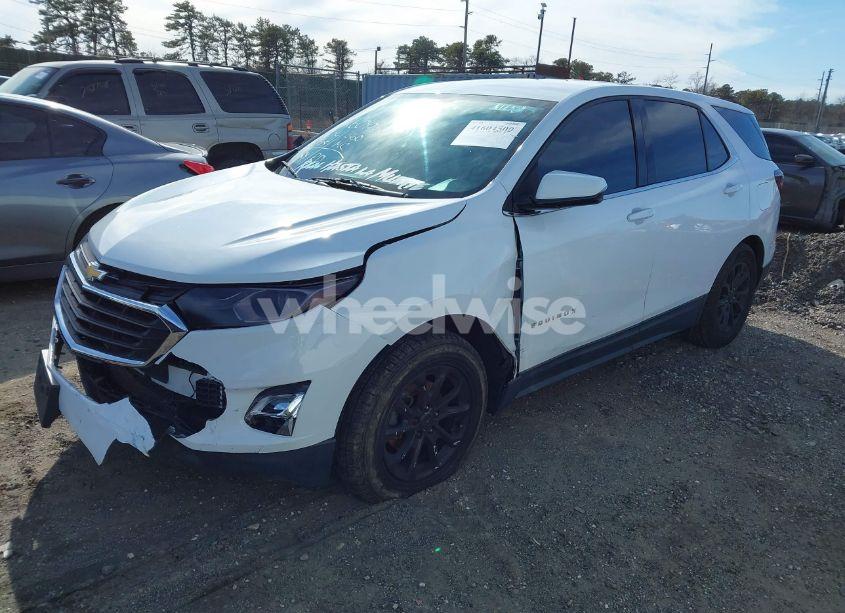 Photo 2 of 2018 Chevrolet Equinox LT (VIN 2GNAXJEV5J6322661)