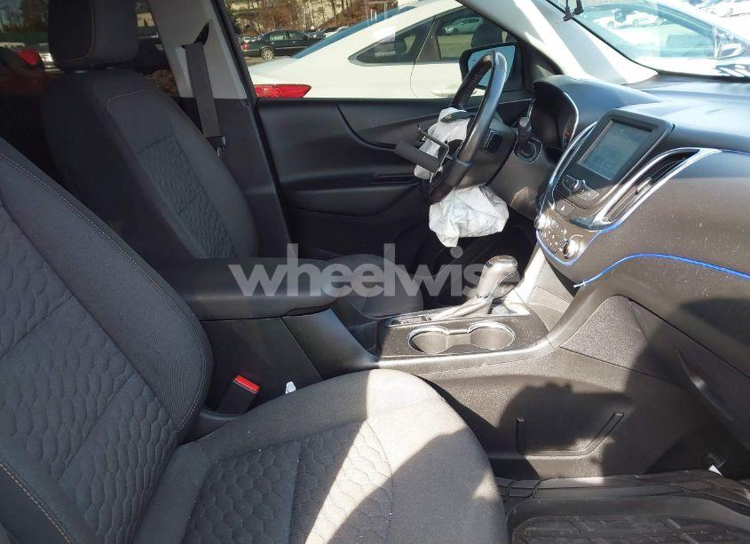 Photo 5 of 2018 Chevrolet Equinox LT (VIN 2GNAXJEV5J6322661)