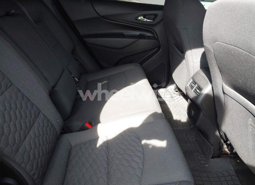 Photo 8 of 2018 Chevrolet Equinox LT (VIN 2GNAXJEV5J6322661)