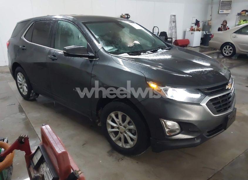 2018 Chevrolet Equinox LT (VIN 2GNAXJEV5J6328590) main photo