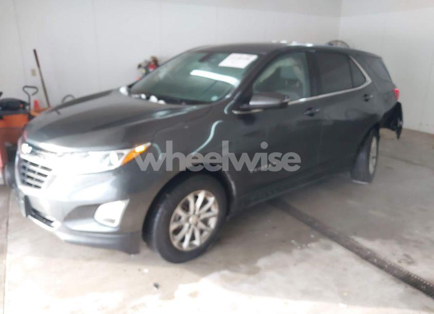 Photo 2 of 2018 Chevrolet Equinox LT (VIN 2GNAXJEV5J6328590)