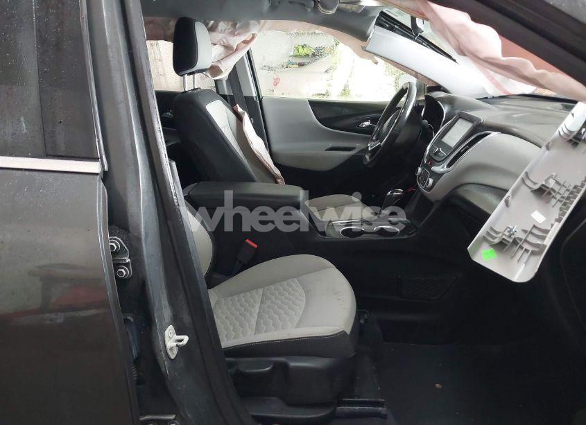 Photo 5 of 2018 Chevrolet Equinox LT (VIN 2GNAXJEV5J6328590)