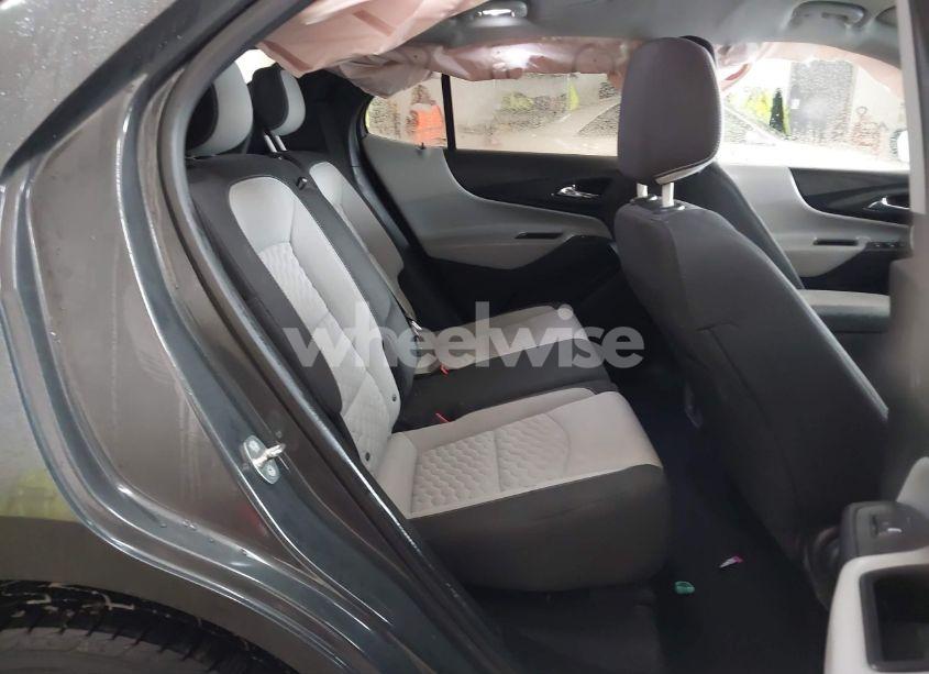 Photo 8 of 2018 Chevrolet Equinox LT (VIN 2GNAXJEV5J6328590)