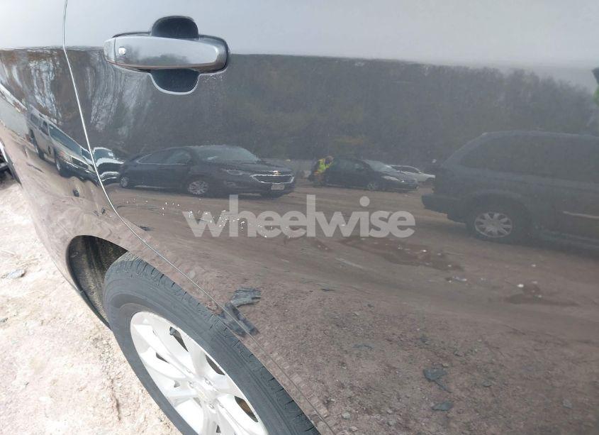 Photo 20 of 2019 Chevrolet Equinox LT (VIN 2GNAXJEV5K6168695)