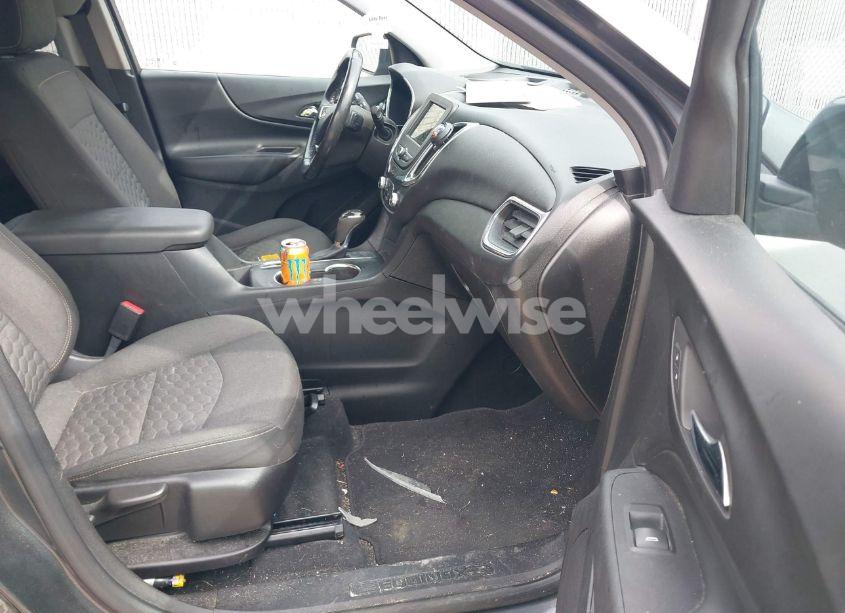 Photo 5 of 2019 Chevrolet Equinox LT (VIN 2GNAXJEV5K6168695)