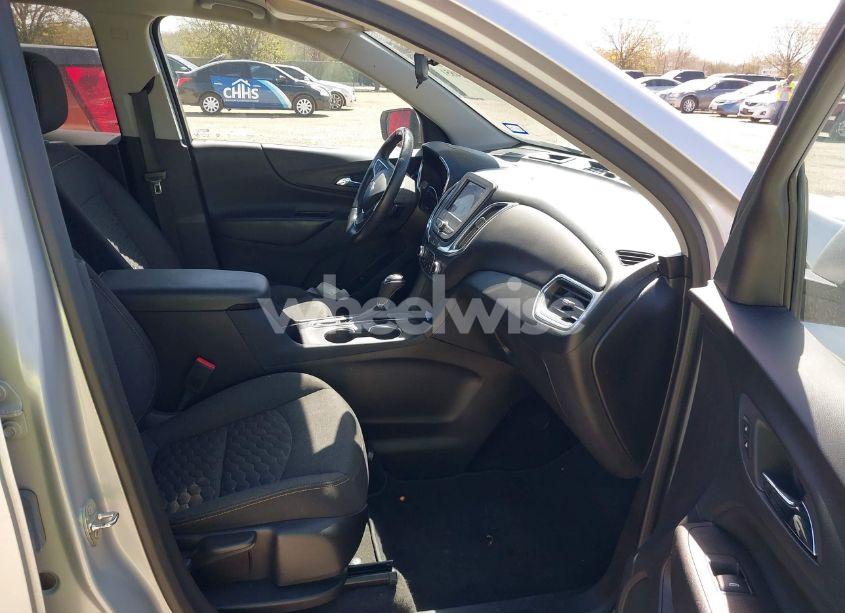 Photo 5 of 2021 Chevrolet Equinox FWD 2FL (VIN 2GNAXJEV5M6162026)