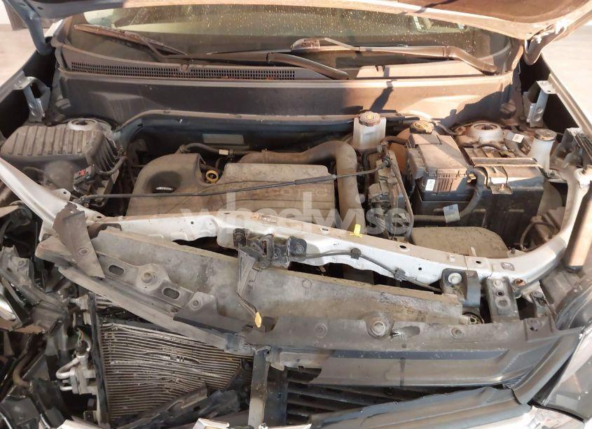 Photo 10 of 2018 Chevrolet Equinox LT (VIN 2GNAXJEV6J6209043)