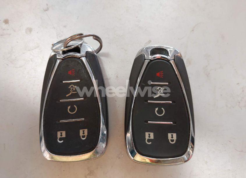 Photo 11 of 2018 Chevrolet Equinox LT (VIN 2GNAXJEV6J6209043)