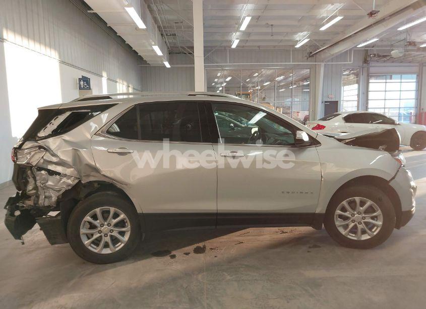 Photo 13 of 2018 Chevrolet Equinox LT (VIN 2GNAXJEV6J6209043)