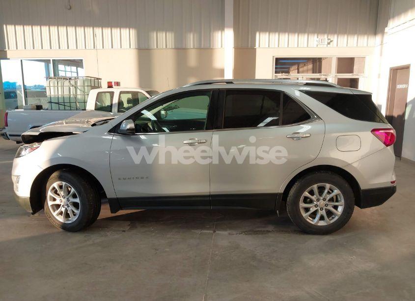 Photo 14 of 2018 Chevrolet Equinox LT (VIN 2GNAXJEV6J6209043)