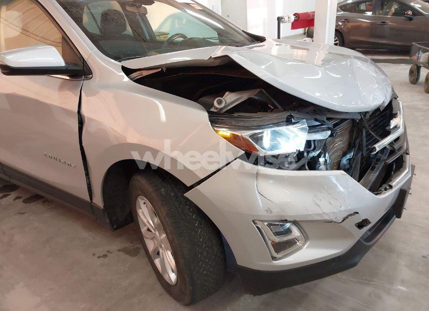 Photo 18 of 2018 Chevrolet Equinox LT (VIN 2GNAXJEV6J6209043)