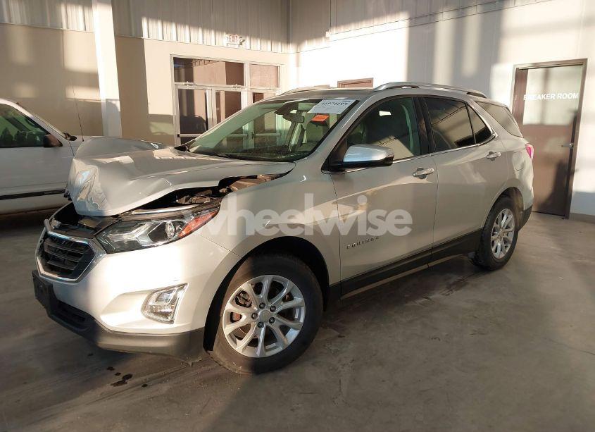 Photo 2 of 2018 Chevrolet Equinox LT (VIN 2GNAXJEV6J6209043)