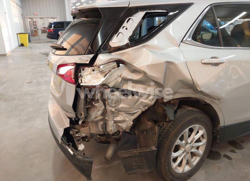 Photo 20 of 2018 Chevrolet Equinox LT (VIN 2GNAXJEV6J6209043)