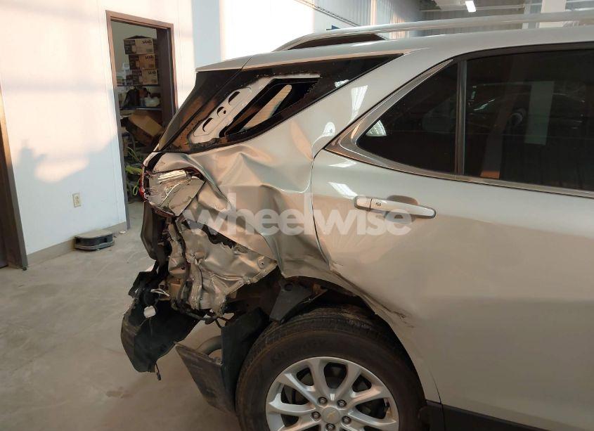 Photo 21 of 2018 Chevrolet Equinox LT (VIN 2GNAXJEV6J6209043)