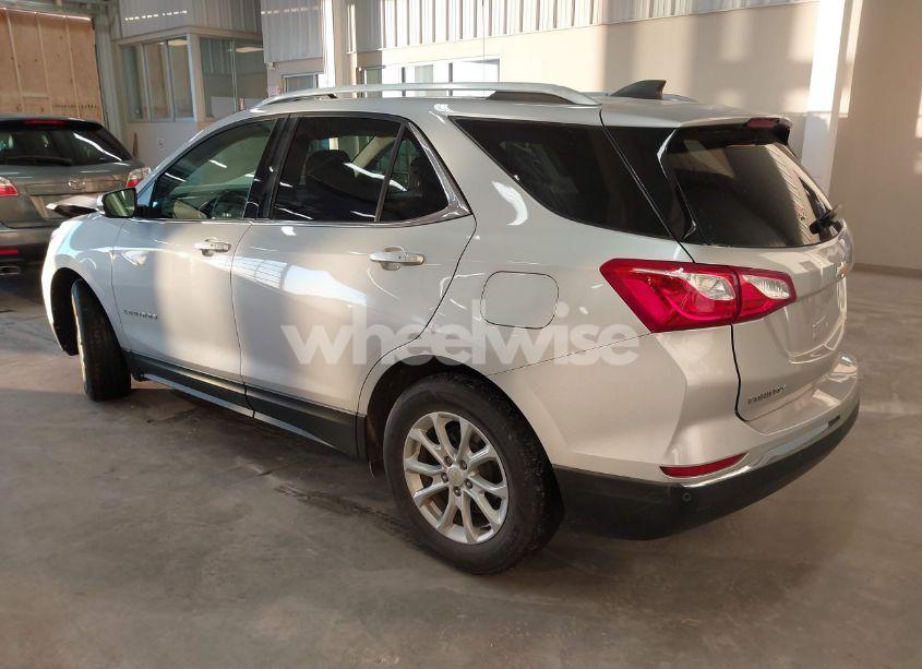 Photo 3 of 2018 Chevrolet Equinox LT (VIN 2GNAXJEV6J6209043)