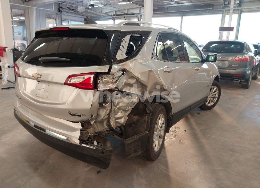 Photo 4 of 2018 Chevrolet Equinox LT (VIN 2GNAXJEV6J6209043)