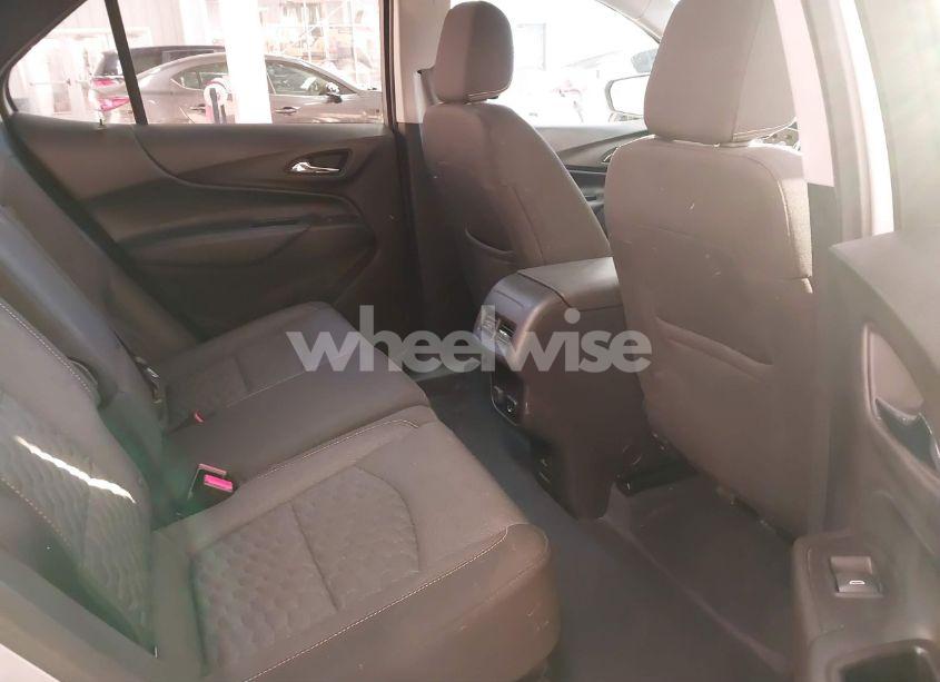 Photo 8 of 2018 Chevrolet Equinox LT (VIN 2GNAXJEV6J6209043)