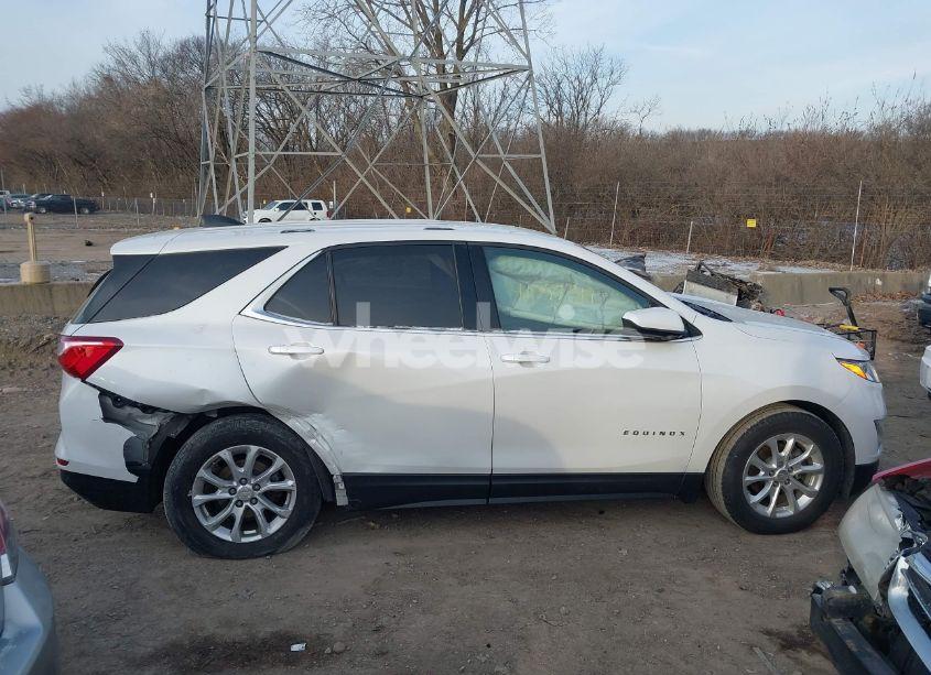 Photo 13 of 2018 Chevrolet Equinox LT (VIN 2GNAXJEV6J6241670)