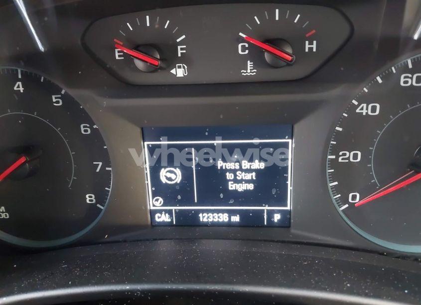 Photo 15 of 2018 Chevrolet Equinox LT (VIN 2GNAXJEV6J6241670)