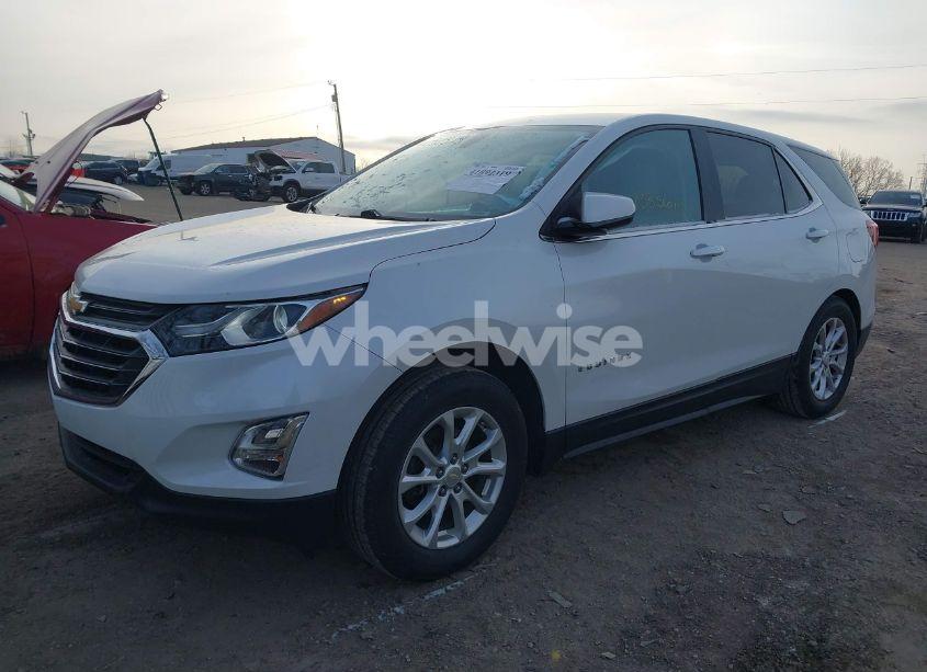 Photo 2 of 2018 Chevrolet Equinox LT (VIN 2GNAXJEV6J6241670)