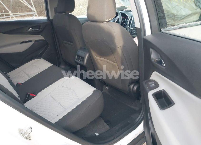 Photo 8 of 2018 Chevrolet Equinox LT (VIN 2GNAXJEV6J6241670)