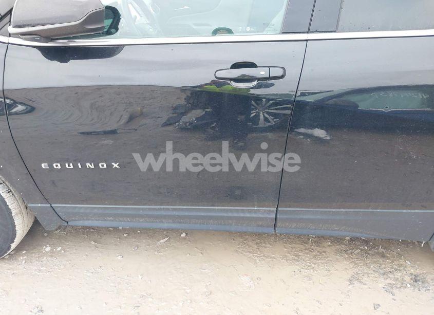 Photo 15 of 2018 Chevrolet Equinox LT (VIN 2GNAXJEV6J6248151)