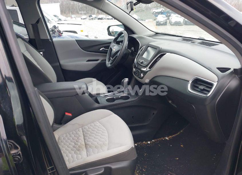 Photo 5 of 2018 Chevrolet Equinox LT (VIN 2GNAXJEV6J6248151)