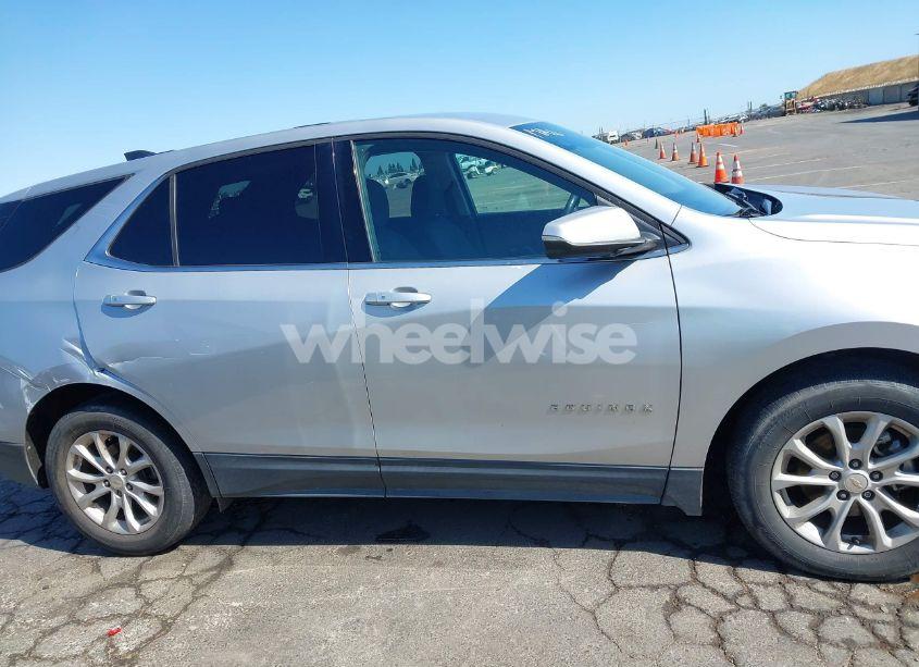 Photo 13 of 2018 Chevrolet Equinox LT (VIN 2GNAXJEV6J6283109)