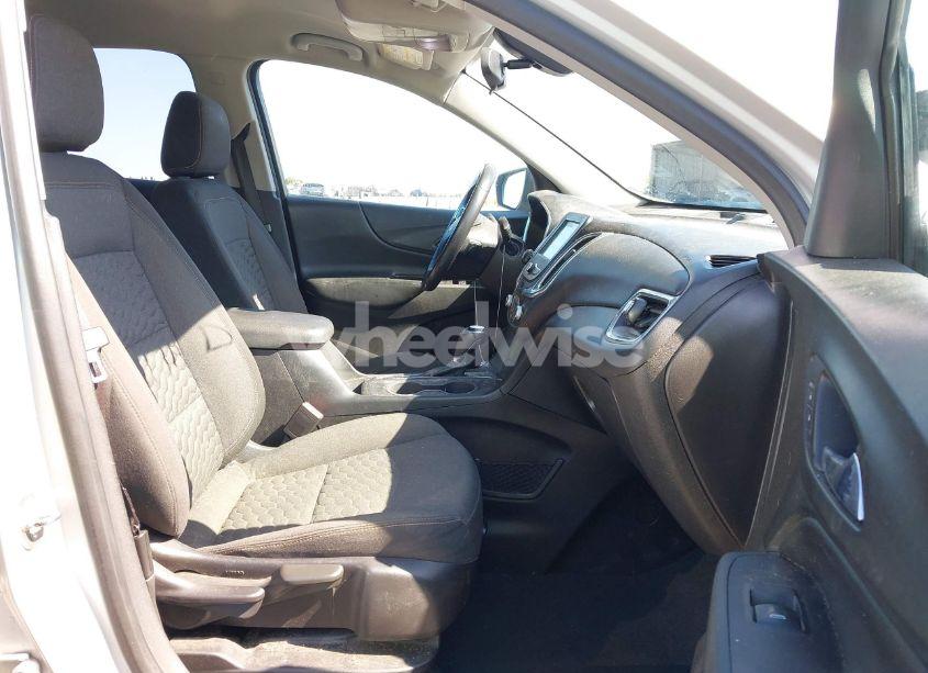 Photo 5 of 2018 Chevrolet Equinox LT (VIN 2GNAXJEV6J6283109)