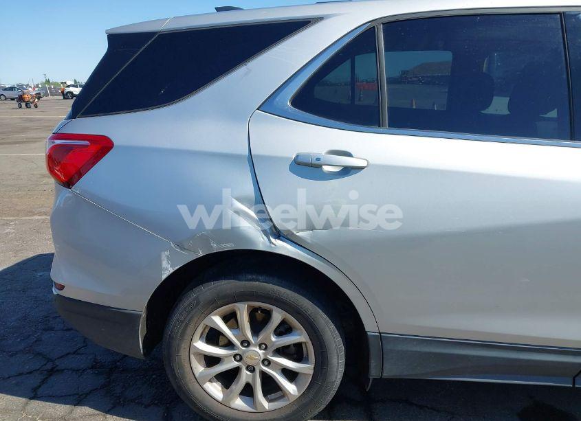 Photo 6 of 2018 Chevrolet Equinox LT (VIN 2GNAXJEV6J6283109)