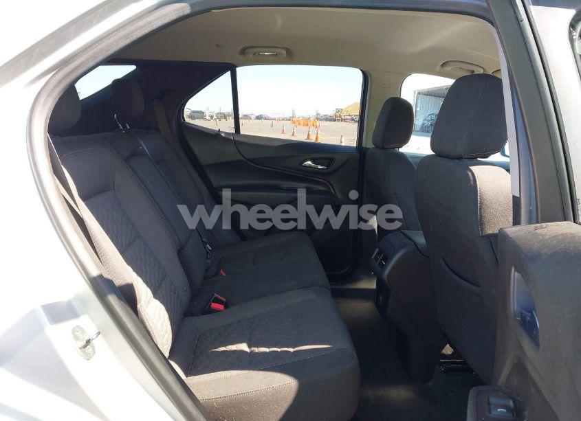 Photo 8 of 2018 Chevrolet Equinox LT (VIN 2GNAXJEV6J6283109)