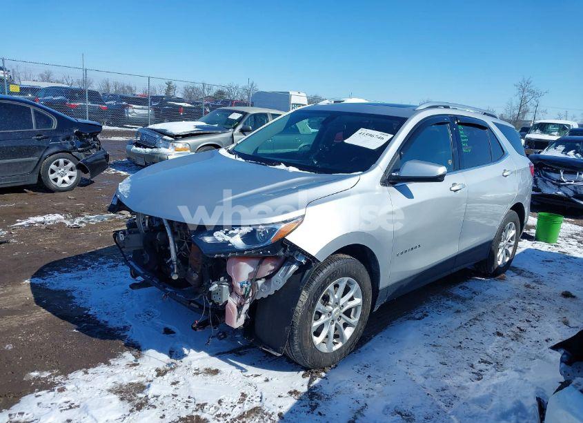 Photo 2 of 2018 Chevrolet Equinox LT (VIN 2GNAXJEV6J6336326)