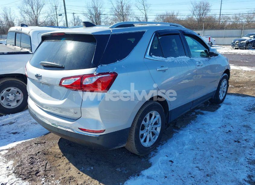 Photo 4 of 2018 Chevrolet Equinox LT (VIN 2GNAXJEV6J6336326)