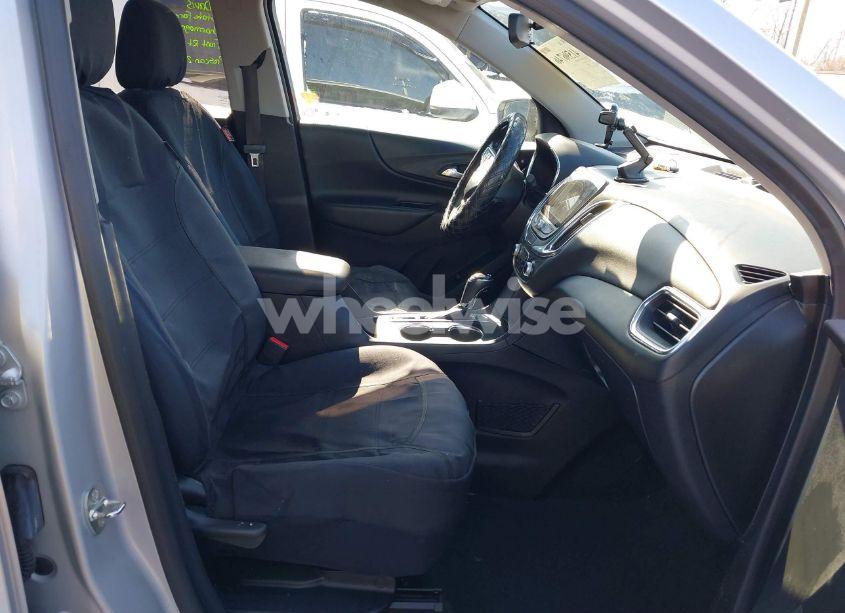 Photo 5 of 2018 Chevrolet Equinox LT (VIN 2GNAXJEV6J6336326)