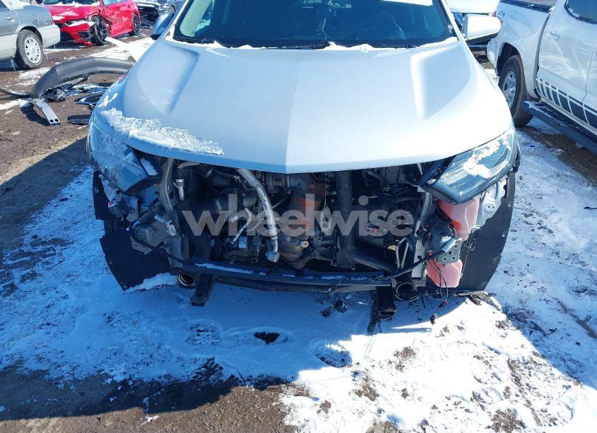 Photo 6 of 2018 Chevrolet Equinox LT (VIN 2GNAXJEV6J6336326)