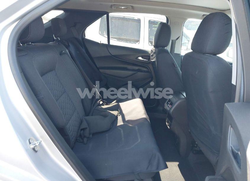 Photo 8 of 2018 Chevrolet Equinox LT (VIN 2GNAXJEV6J6336326)