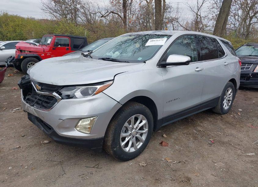 Photo 2 of 2018 Chevrolet Equinox LT (VIN 2GNAXJEV7J6131968)
