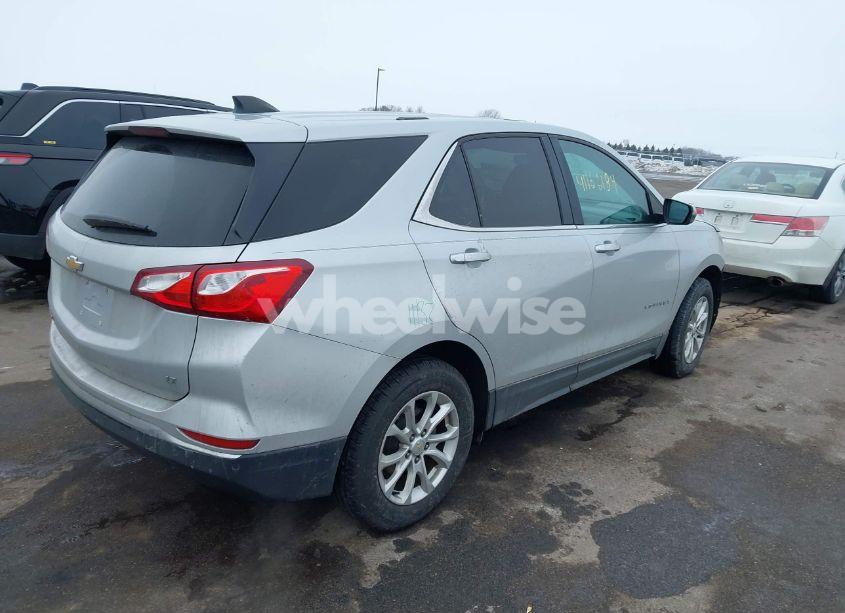 Photo 4 of 2018 Chevrolet Equinox LT (VIN 2GNAXJEV7J6163450)