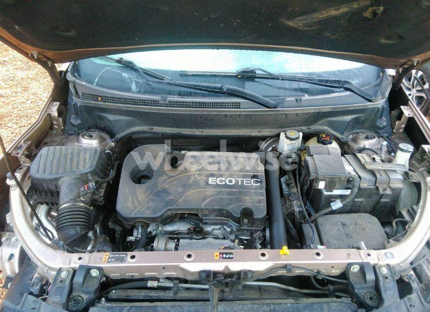 Photo 10 of 2018 Chevrolet Equinox LT (VIN 2GNAXJEV7J6180426)