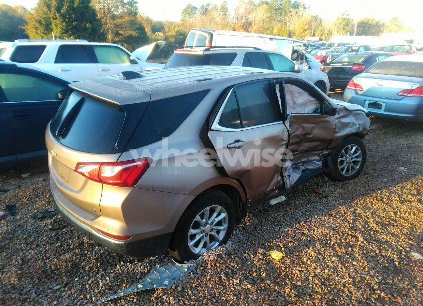 Photo 4 of 2018 Chevrolet Equinox LT (VIN 2GNAXJEV7J6180426)