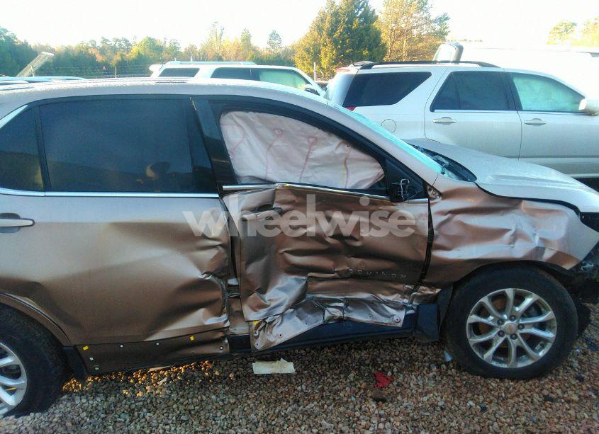 Photo 6 of 2018 Chevrolet Equinox LT (VIN 2GNAXJEV7J6180426)